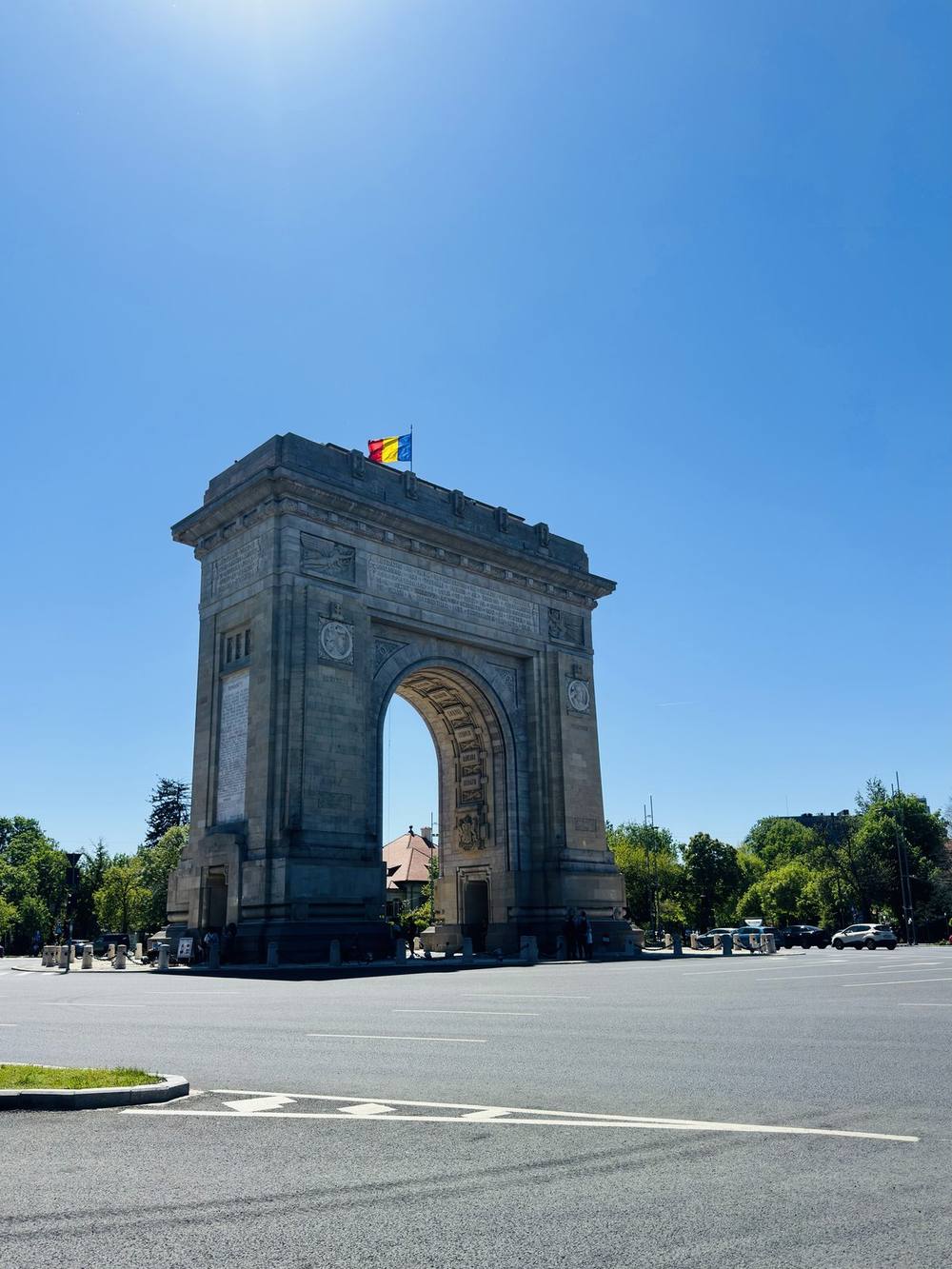 L'Arco di Trionfo di Bucarest in una giornata di sole