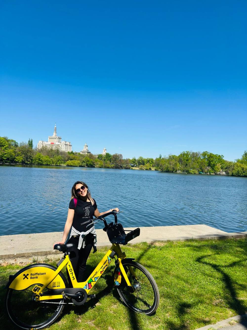 Bici a noleggio sul lago del Parcul Herastrau