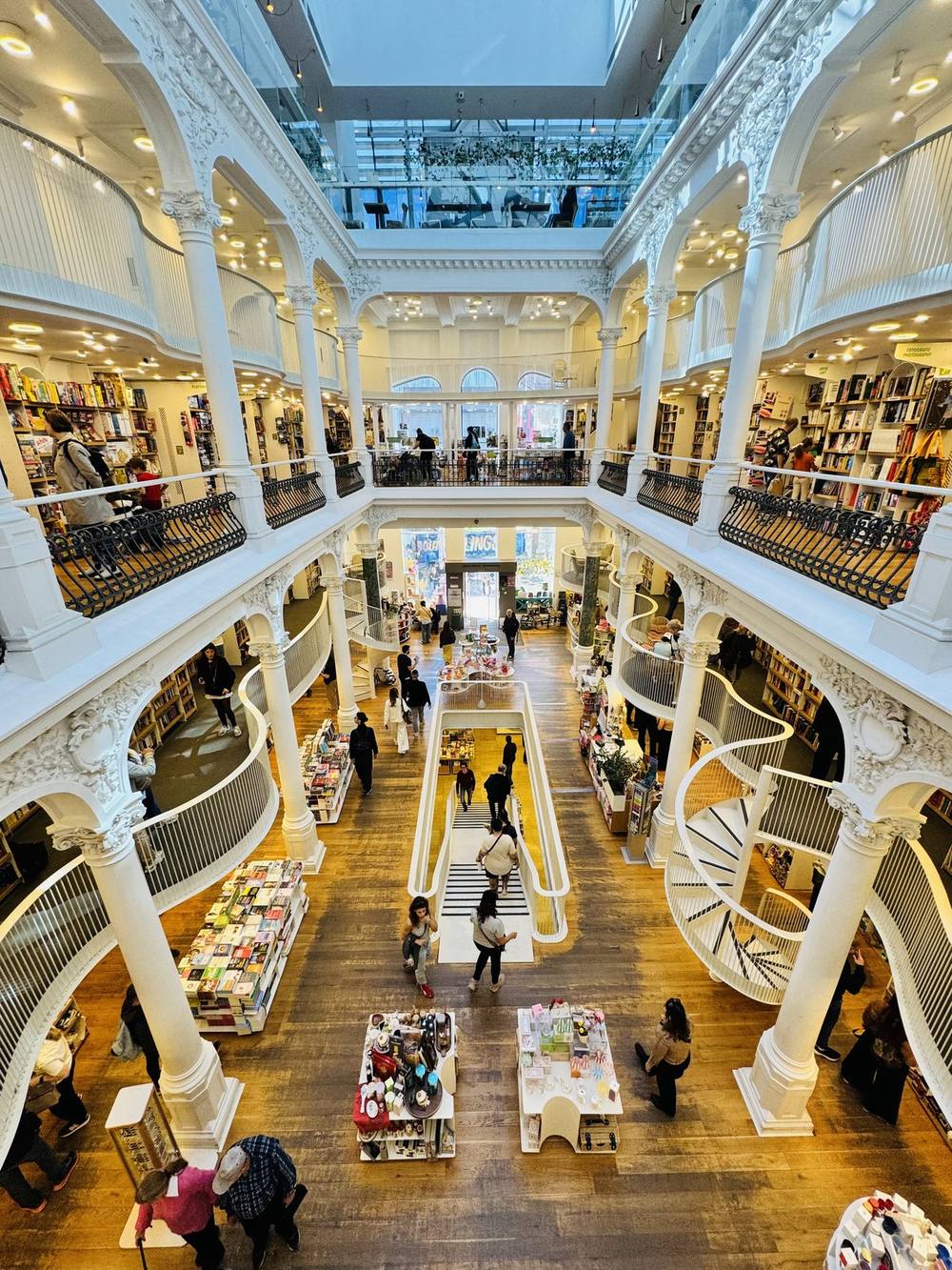 Interno della libreria Cărturești Carusel