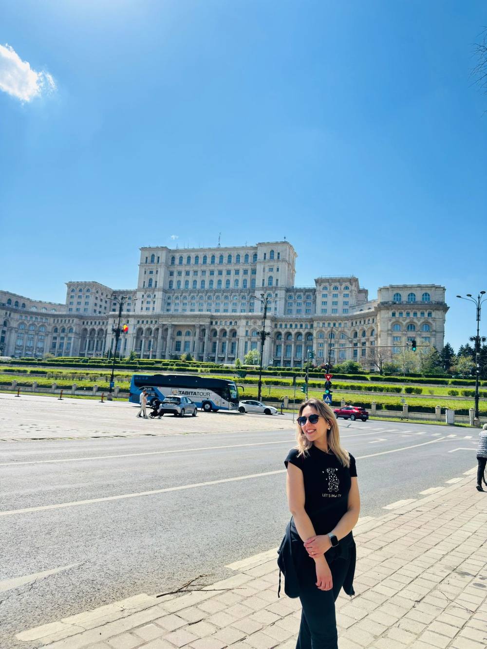 Il Palazzo del Parlamento di Bucarest in una giornata di sole